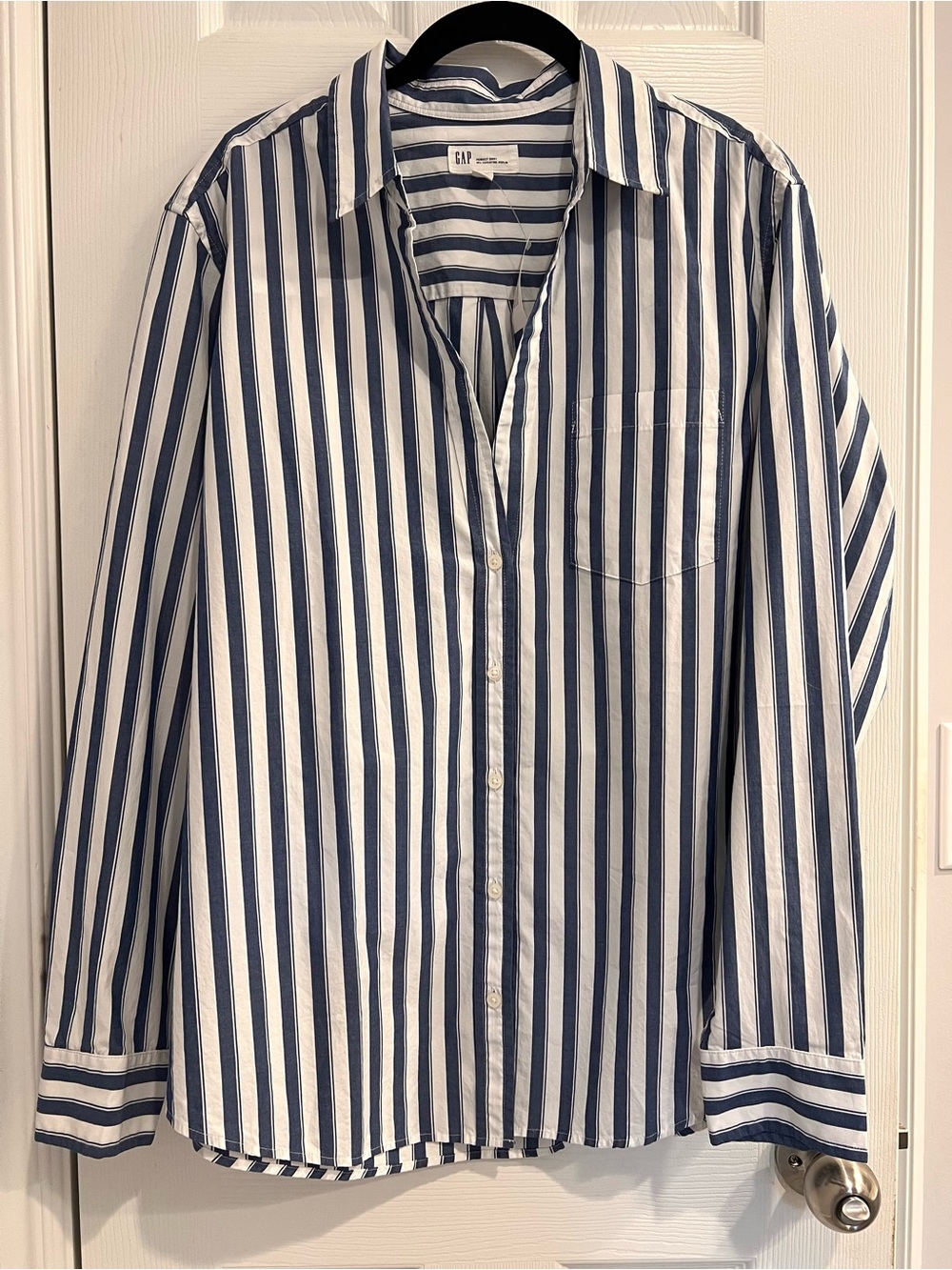 Gap NWT Women’s Perfect Shirt Blue White Vertical Stripe Button-Up Cotton Shirt